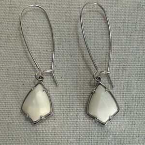 Kendra Scott Carrine Silver and Cream Geometric Earrings